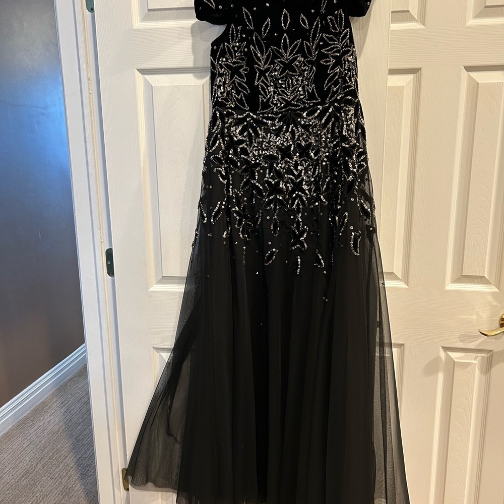 Black Adrianna Papell evening gown - Picture 2 of 7